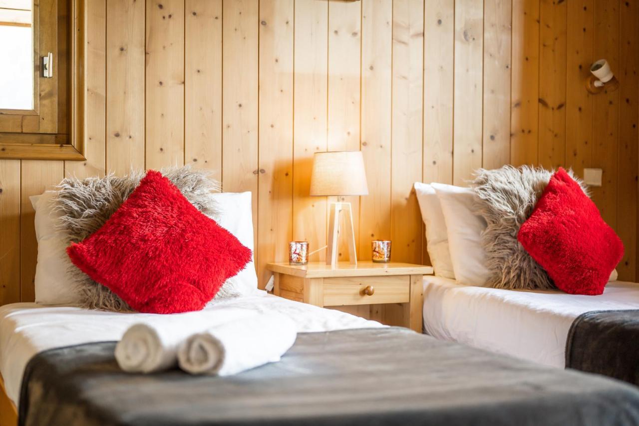 Chalet Himalaya , 10 Person Chalet With 5 Ensuite Bedrooms And Outdoor Jacuzzi In Meribel Centre Esterno foto