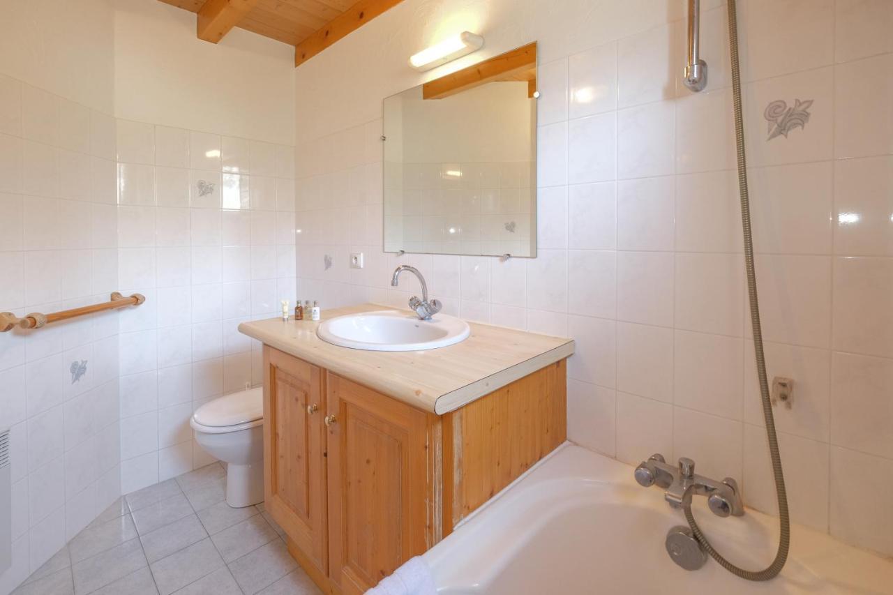Chalet Himalaya , 10 Person Chalet With 5 Ensuite Bedrooms And Outdoor Jacuzzi In Meribel Centre Esterno foto